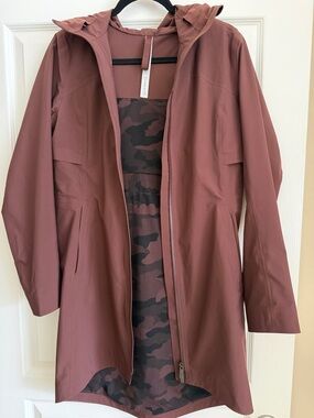 Lululemon Women’s Hooded Raincoat in Brown - Lightweight Water-Resistant Coat